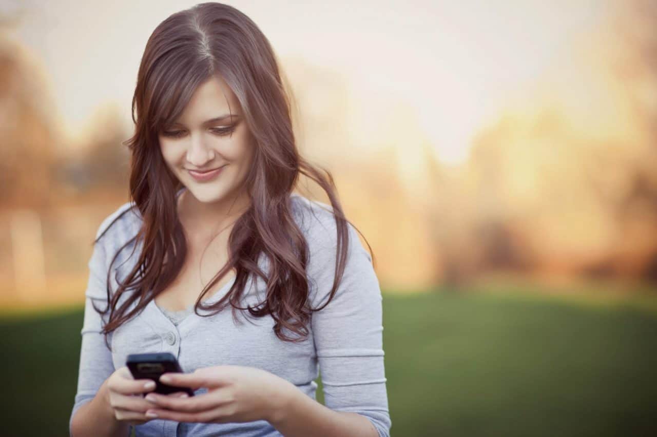 how-to-text-a-girl-main
